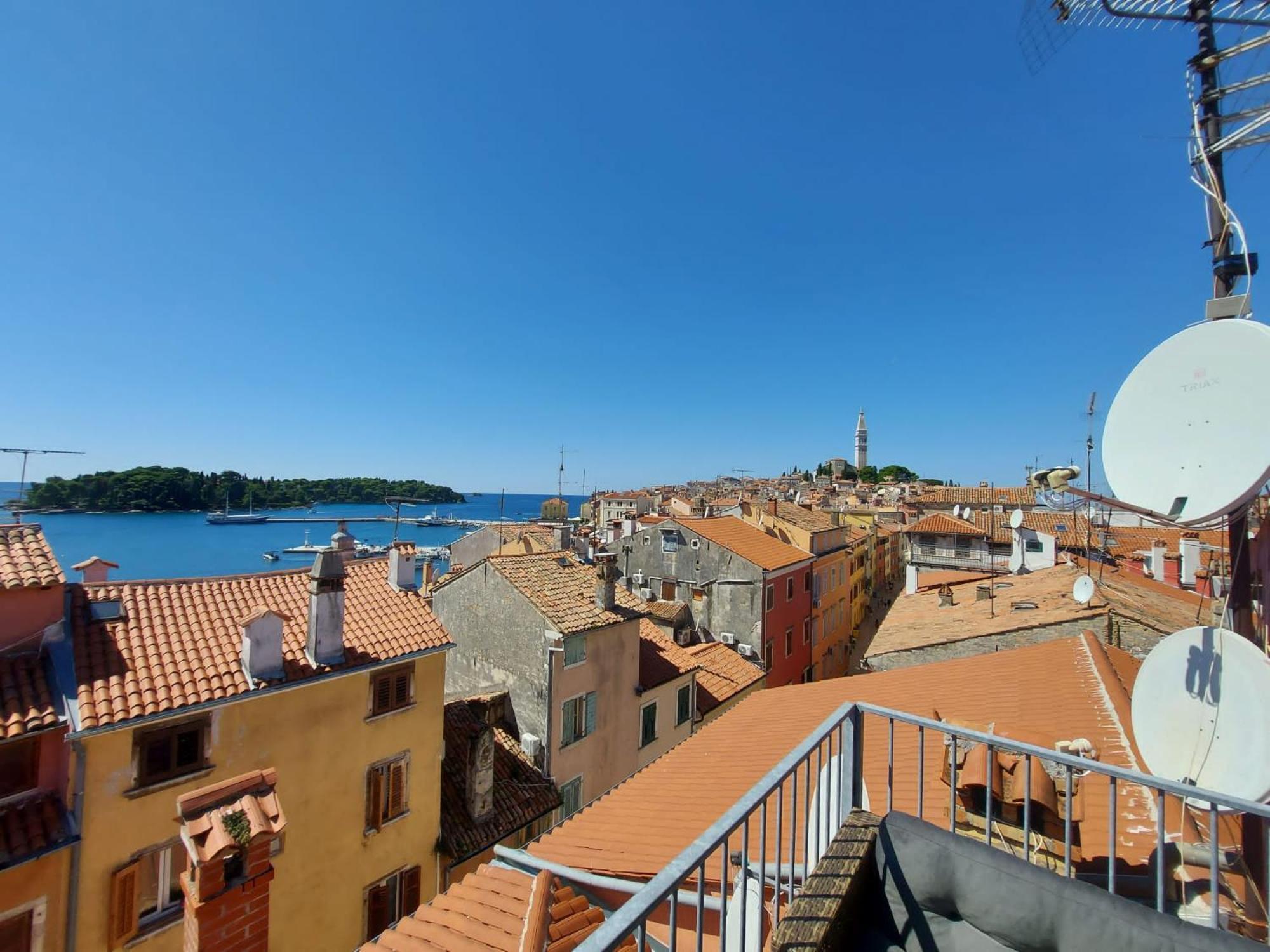 Beautiful Sunsets Over The Roofs Of Rovinj Apartment Exterior foto
