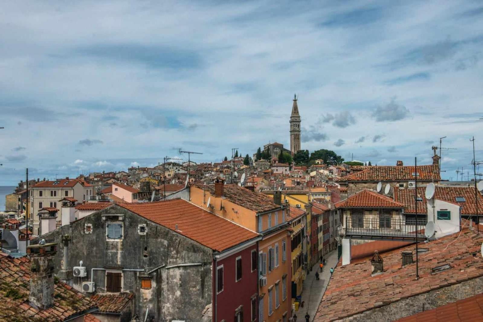 Beautiful Sunsets Over The Roofs Of Rovinj Apartment Exterior foto